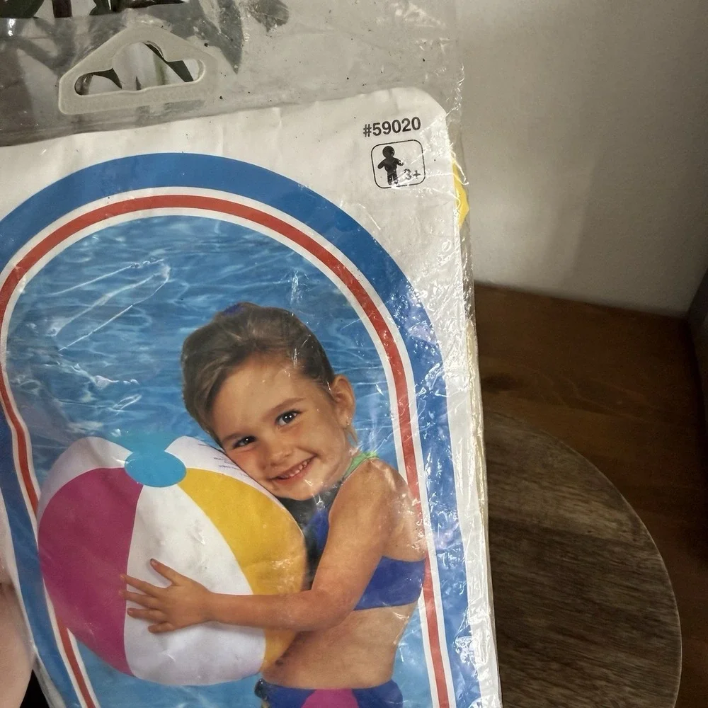 Vintage 1999 Intex The Wet Set Beach Ball 20
